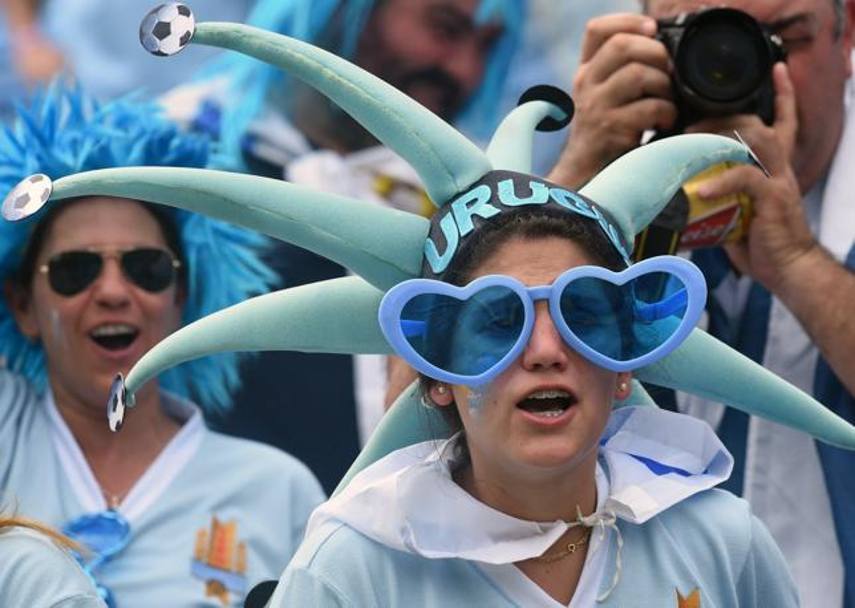 Anche la tifoseria dell&#39;Uruguay attende l&#39;ingresso in campo della sua nazionale. Afp